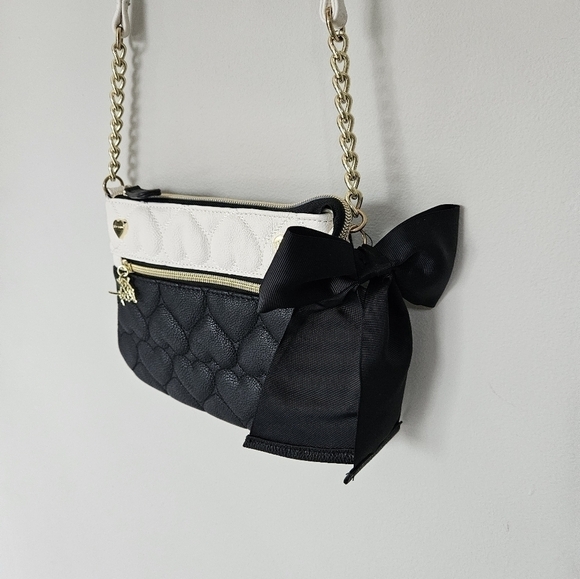 Small Betsey  Jonhson handbag, black bow - Picture 3 of 6